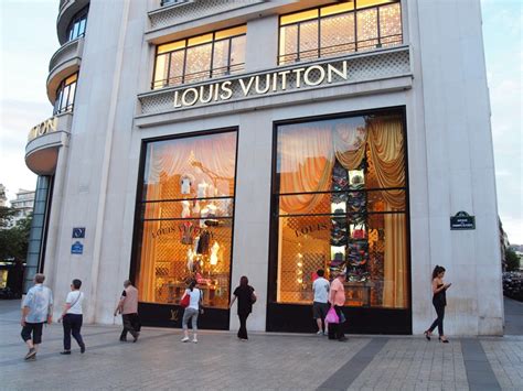 louis vuitton visitt paris|Louis Vuitton Paris store website.